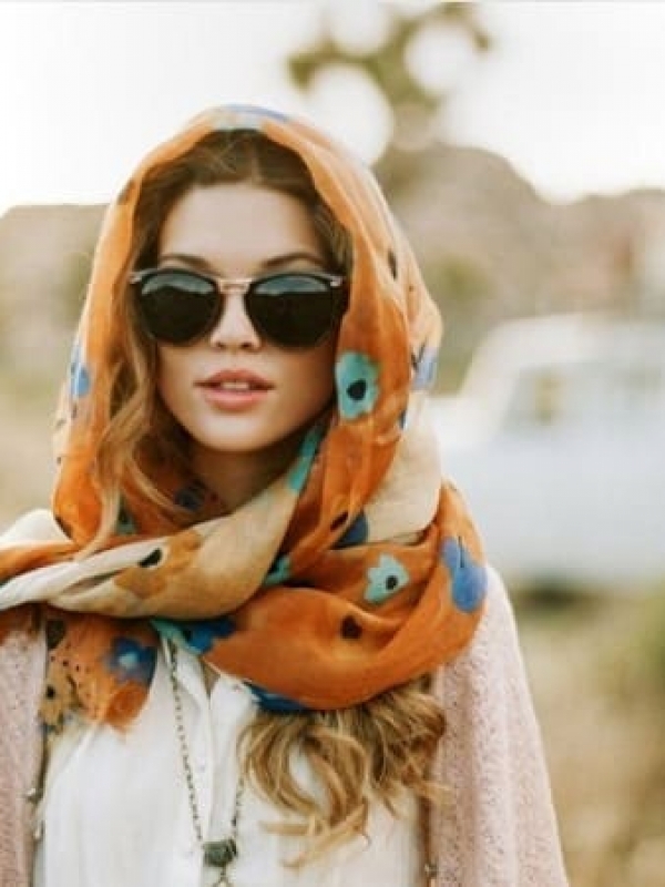 50 Chic & Creative Ways to Wear a Scarf