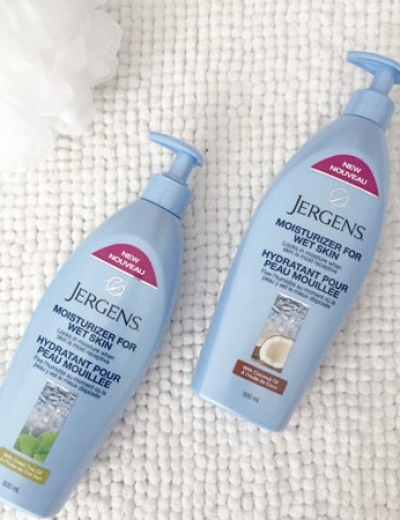 Need a time saver? Try JERGENS® Moisturizer for wet skin