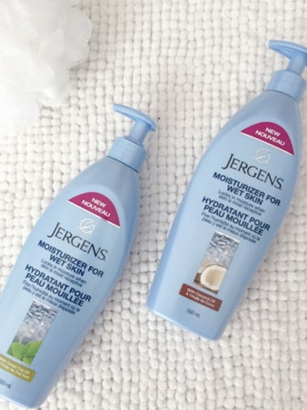 Need a time saver? Try JERGENS® Moisturizer for wet skin