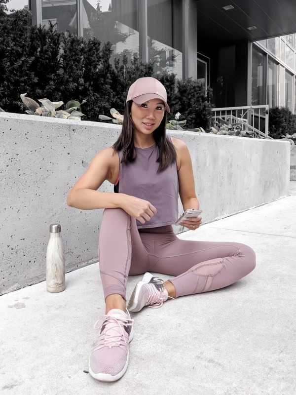 Best Hot Yoga Pants to Sweat In – Top 8 Tried and Tested