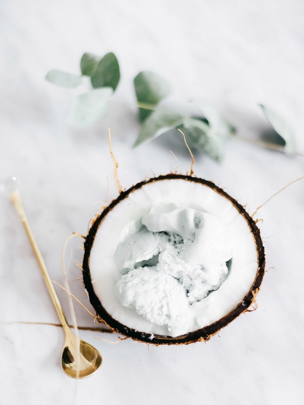 20 Ways to Use Coconut Oil in Your Beauty Routine