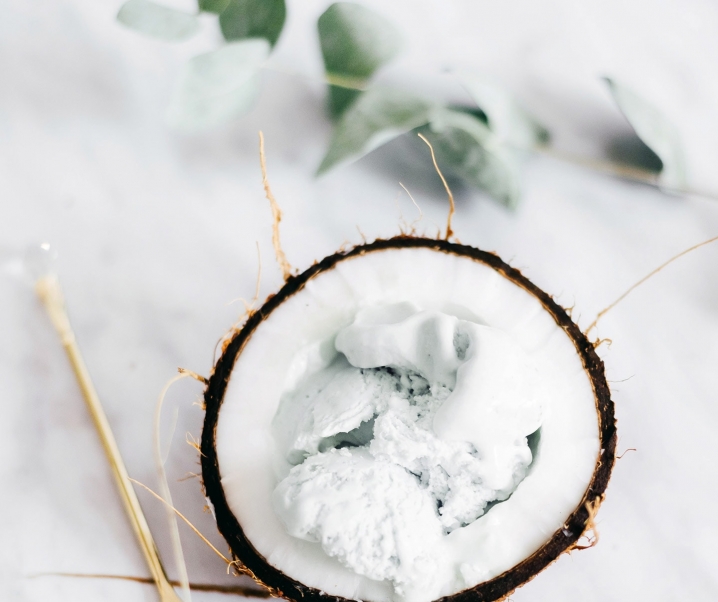20 Ways to Use Coconut Oil in Your Beauty Routine