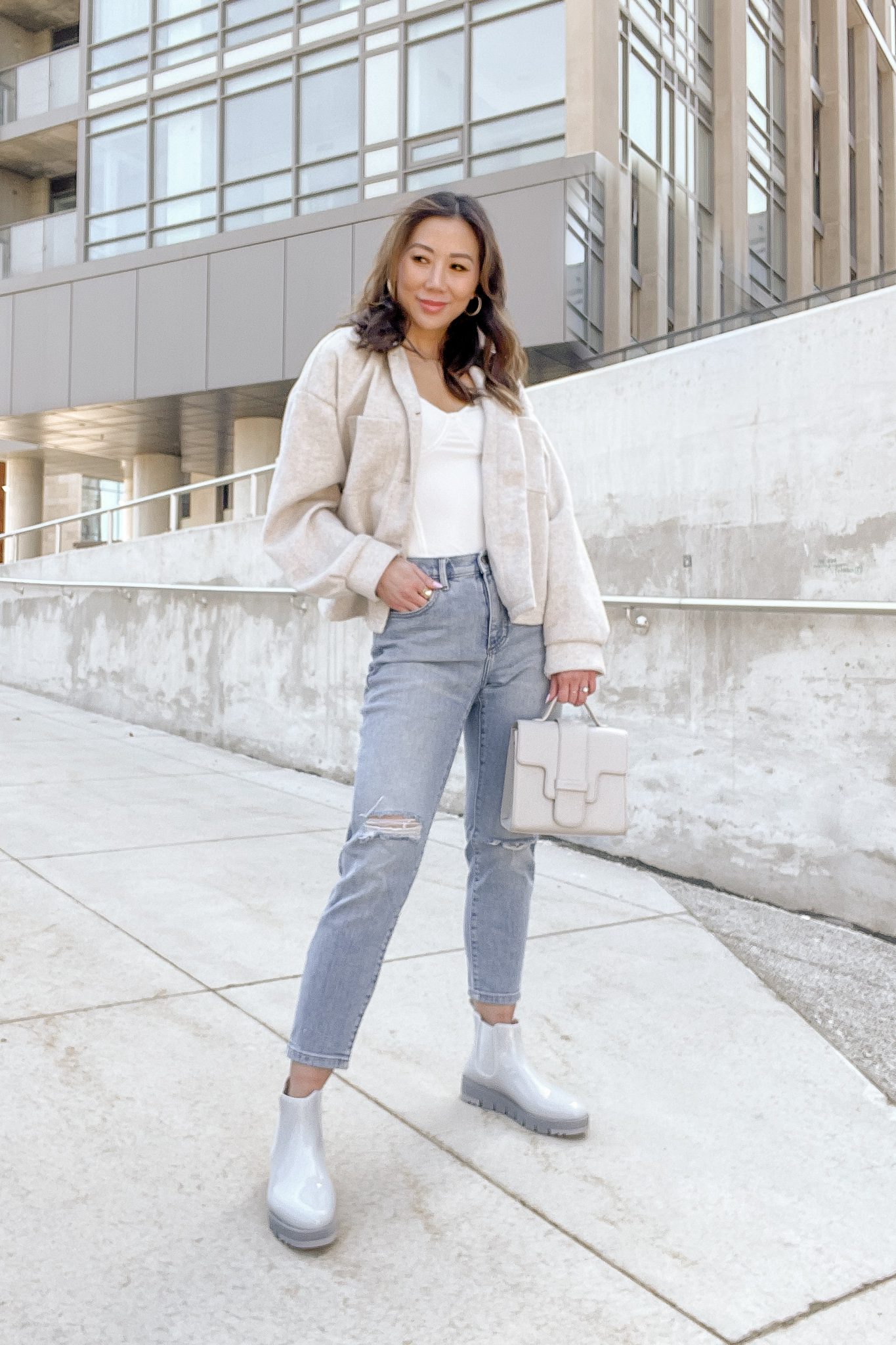 black flare jeans outfits white straight leg jeans spring looks