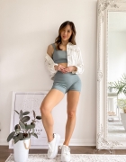 Best Hot Yoga Pants to Sweat In – Top 8 Tried and Tested