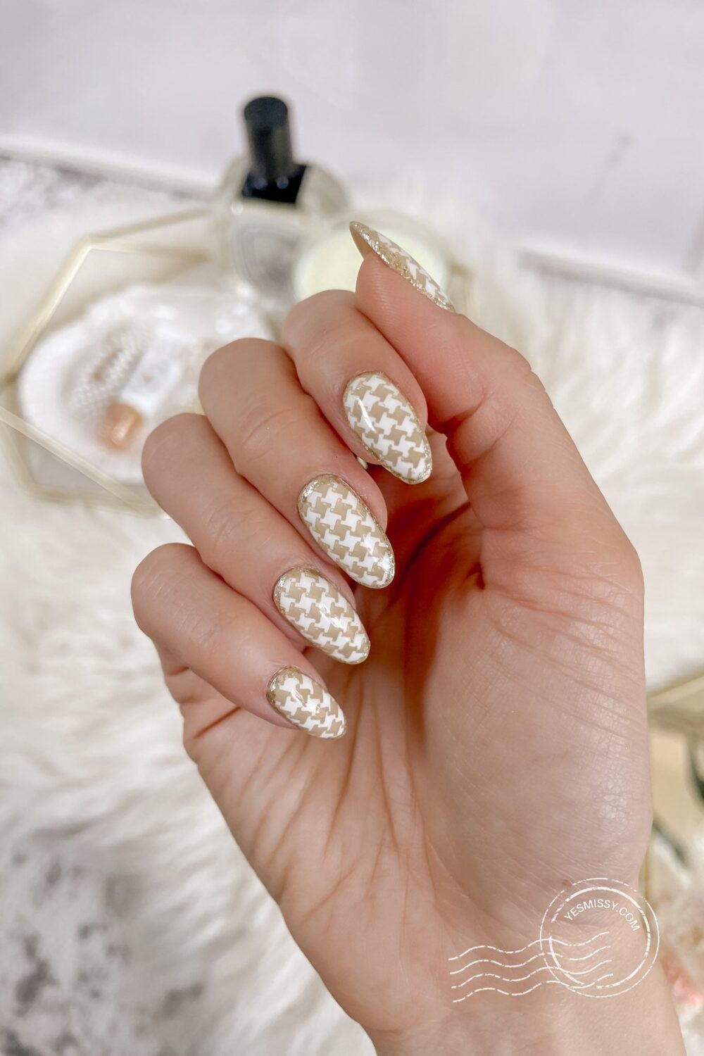 9 Cute Snowflake Nail Designs –Snowflake Nail Art Ideas for a Winter  Manicure