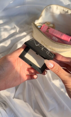 NARS Light Reflecting Pressed Setting Powder – oil-controlling, translucent face powder for setting summer makeup